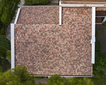 Réalisation de toiture avec de la Romane Sans Edilians